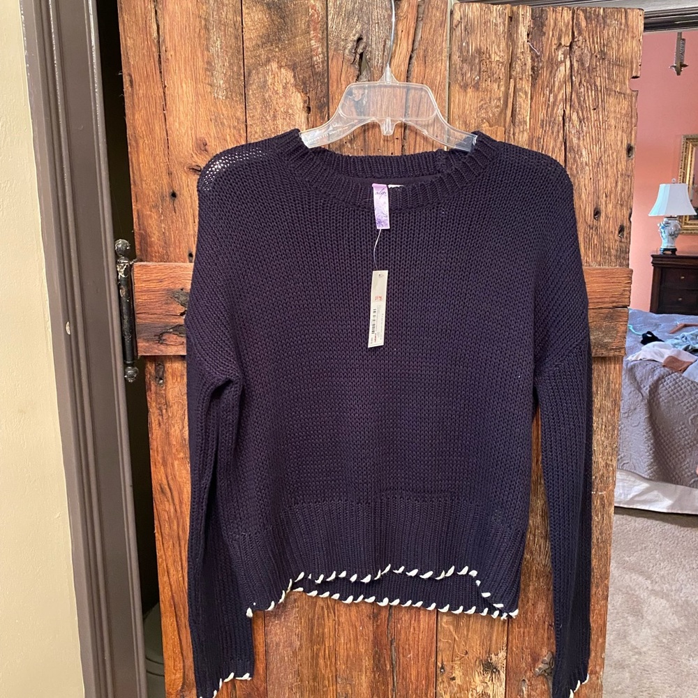 Navy Alya sweater with white trim